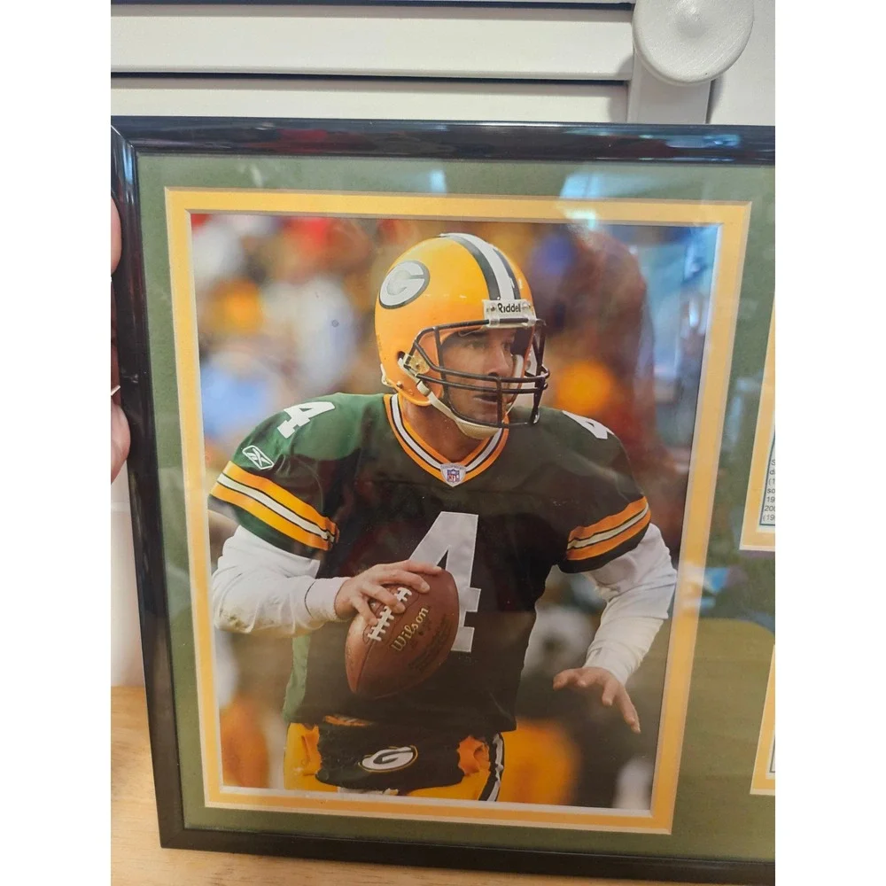 Brett Favre Green Bay Packers Framed Photo & 2004 Career Statistics Plaque